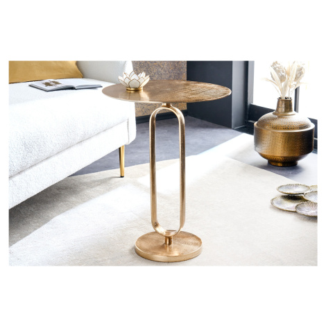 Estila Art deco okrúhly zlatý kovový príručný stolík Zendy s glamour nádychom 60 cm