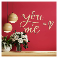 Krátky anglický nápis na stenu - You + Me