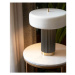 Bielo-zelená stolová lampa s kovovým tienidlom (výška 37,5 cm) Serenella - Kave Home