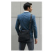 UNIQ STOCKHOLM PROTECTIVE NYLÓN MESSENGER BAG (UP TO 16”) - MIDNIGHT BLACK (MIDNIGHT BLACK)