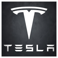 Drevený znak auta na stenu - Tesla