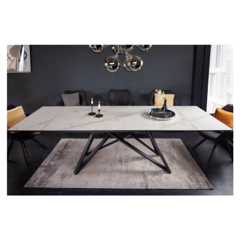 Estila Moderný keramický šedo-biely rozkladací jedálenský stôl Epinal so sivými betónovým povrch