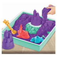 KINETIC SAND KRABICA TEKUTÉHO PIESKU S PODLOŽKOU FIALOVÁ