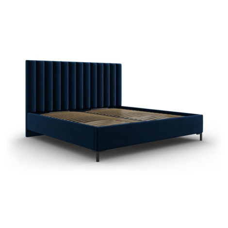 Tmavomodrá čalúnená dvojlôžková posteľ s úložným priestorom s roštom 180x200 cm Casey – Mazzini  Mazzini Sofas