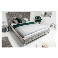 Estila Chesterfield luxusná manželská posteľ Caledonia striebornej farby 190cm