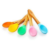 Klarstein Súprava 5 kusov detských lyžičiek, rukoväť: bambus, koniec lyžičky: farebný silikón