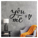 Krátky anglický nápis na stenu - You + Me