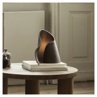 Ferm LIVING Stolná lampa Oyster, hliník, 23,6 cm, stmievateľná