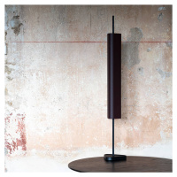 FLOS LED stolová lampa Emi, tmavo červená, stmievateľná, výška 114 cm