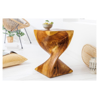 Estila Dizajnový príručný stolík Salian z masívneho lakovaného dreva v tmavej hnedej farbe v aty