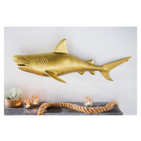 Estila Dizajnová kovová nástenná dekorácia žralok Perry v zlatej farbe 105cm