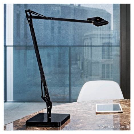 FLOS Kelvin Edge čierna LED lampa na písací stôl