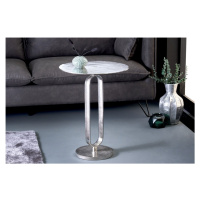 Estila Art deco okrúhly strieborný kovový príručný stolík Zendy s glamour nádychom 60 cm