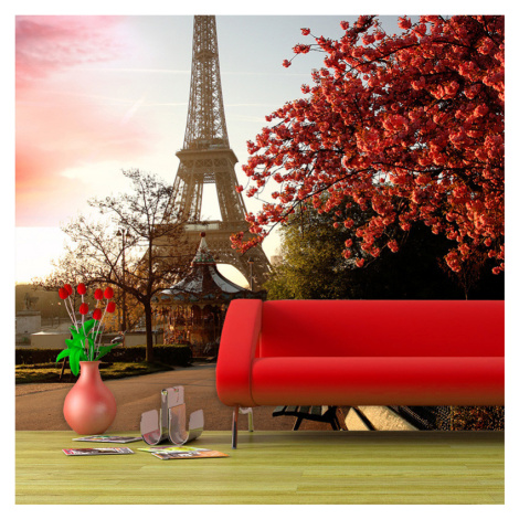 Tapeta Eiffelova veža  a červený strom - 208x125 cm