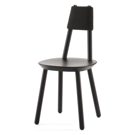 Čierna stolička z masívu EMKO Naïve