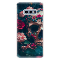 Odolné silikónové puzdro iSaprio - Skull in Roses - Samsung Galaxy S10e