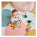 Kaloo Senzorická textilná hrkálka pre bábätko Stimuli