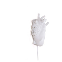 Nástenné LED svetlo Heart Lamp z porcelánu, biela