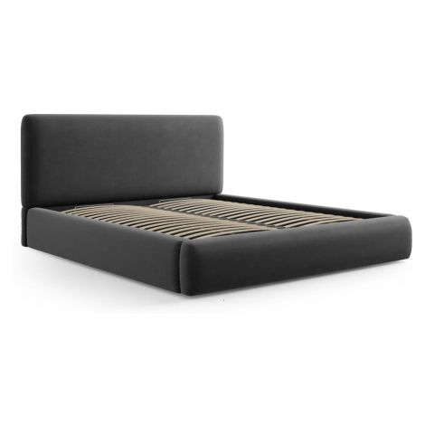 Tmavosivá čalúnená dvojlôžková posteľ s úložným priestorom s roštom 140x200 cm Colonel – Cosmopo Cosmopolitan design