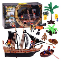 Pirátska loď s figúrkami pirátov: variant 1
