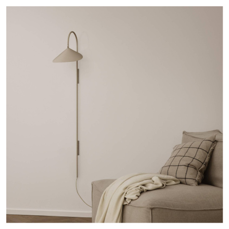 Ferm LIVING Arum Swivel Tall nástenné svietidlo, béžová farba, zástrčka