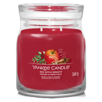 YANKEE CANDLE Signature Vonná sviečka stredná 2 knôty Red Apple Wreath 368 g