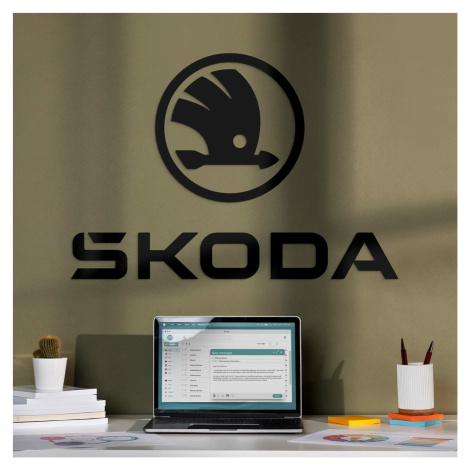 Drevený nápis a logo auta - Škoda