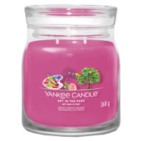 YANKEE CANDLE Signature Vonná sviečka stredná 2 knôty Art in the Park 368 g