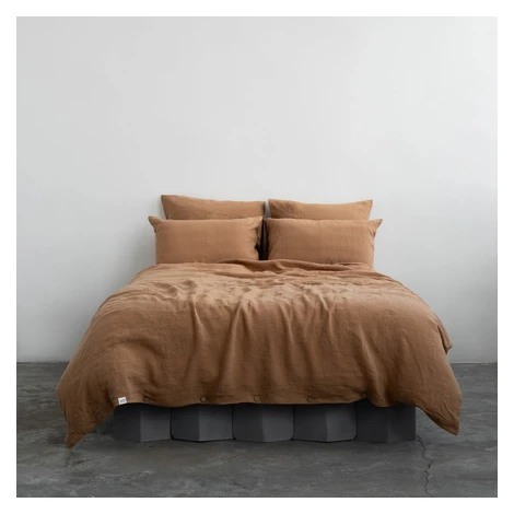 Hnedé ľanové obliečky na dvojlôžko 200x200 cm – Linen Tales