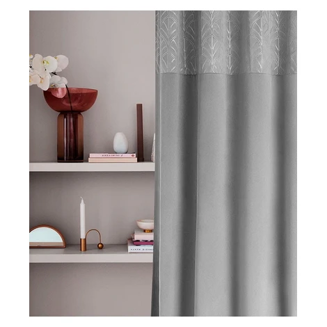 Elegantnýsivýzatemňujúcizávessostriebornýmikruhmi140x280cm